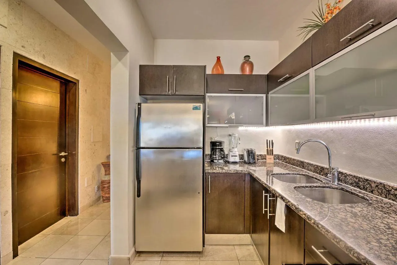 Playa Del Carmen Beachfront Condo With Pool Access! 0*, Playa del Carmen Messico