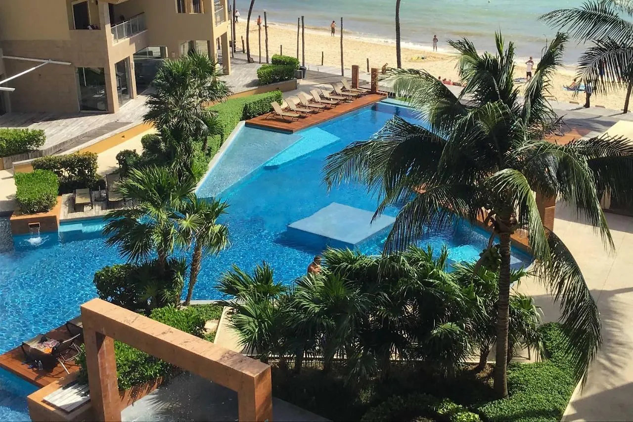 Appartamento Playa Del Carmen Beachfront Condo With Pool Access! Messico