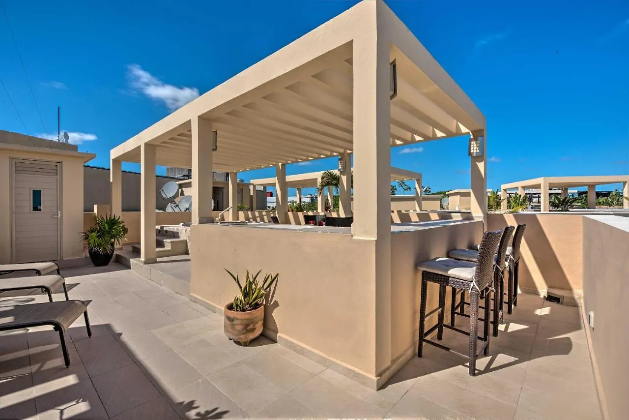 Playa Del Carmen Beachfront Condo With Pool Access! Messico